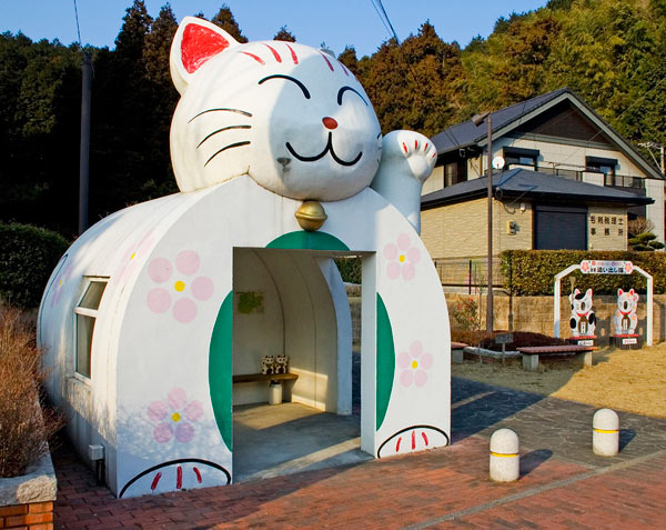 cat-shaped bus shelter