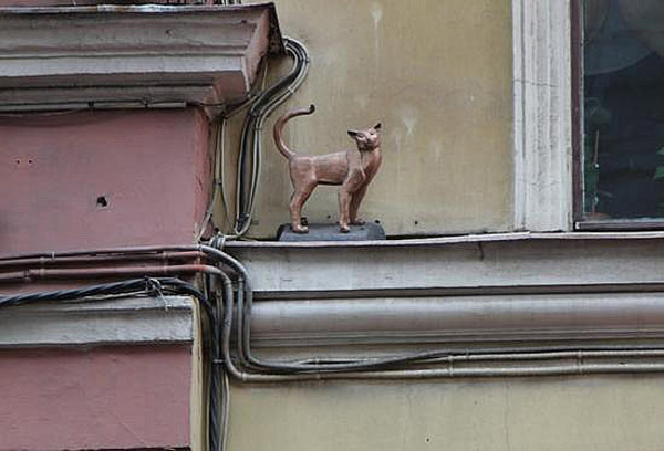 cat statue st. petersburg